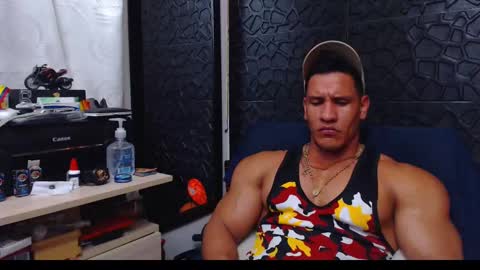 Snapshot of viktorherrera chatting on 01.05.25 Viktor Herrera online show from 01.05.25