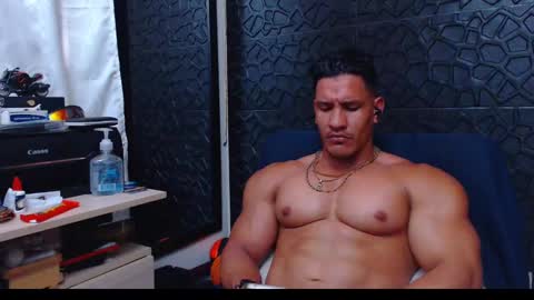 Snapshot of viktorherrera chatting on 01.10.25 Viktor Herrera online show from 01.10.25