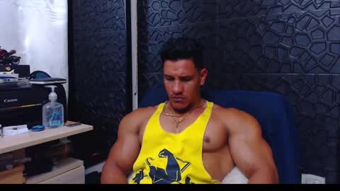Snapshot of viktorherrera chatting on 01.14.25 Viktor Herrera online show from 01.14.25