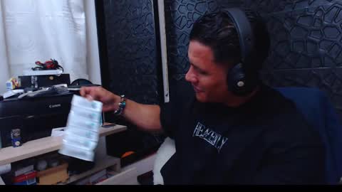 Snapshot of viktorherrera chatting on 01.27.25 Viktor Herrera online show from 01.27.25