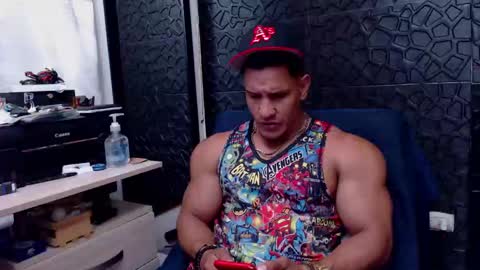 Snapshot of viktorherrera chatting on 02.04.25 Viktor Herrera online show from 02.04.25