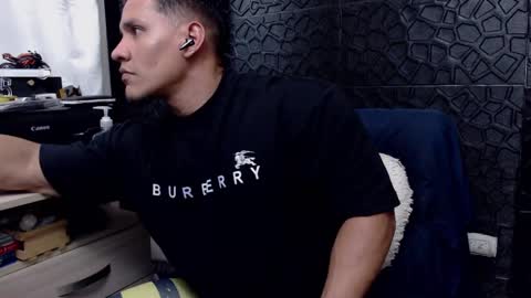 Snapshot of viktorherrera chatting on 02.11.25 Viktor Herrera online show from 02.11.25