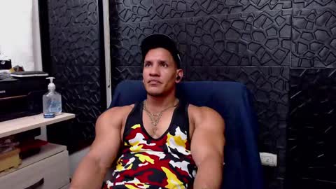 Snapshot of viktorherrera chatting on 02.20.25 Viktor Herrera online show from 02.20.25