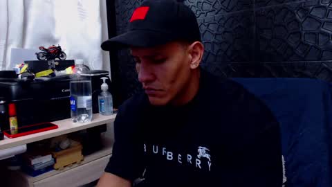 Snapshot of viktorherrera chatting on 03.08.25 Viktor Herrera online show from 03.08.25