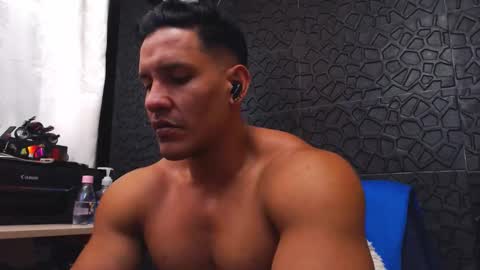 Snapshot of viktorherrera chatting on 09.19.25 Viktor Herrera online show from 09.19.25