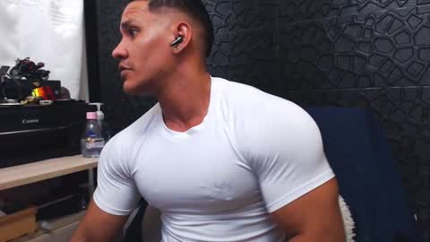 Snapshot of viktorherrera chatting on 09.30.25 Viktor Herrera online show from 09.30.25