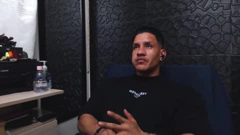 Snapshot of viktorherrera chatting on 10.01.25 Viktor Herrera online show from 10.01.25