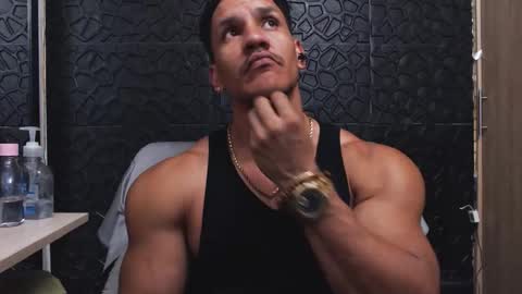 Snapshot of viktorherrera chatting on 10.15.25 Viktor Herrera online show from 10.15.25