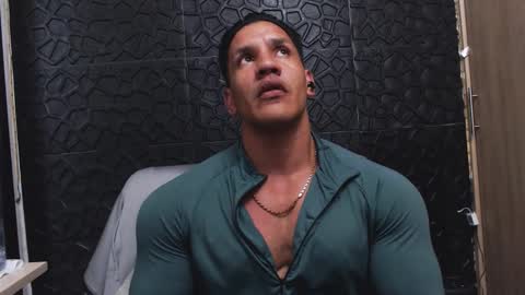 Snapshot of viktorherrera chatting on 10.16.25 Viktor Herrera online show from 10.16.25