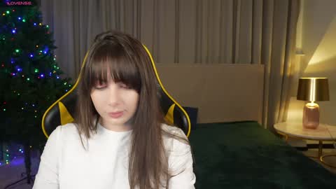 Snapshot of viktoria_storm chatting on 12.14.24 Alisa online show from 12.14.24