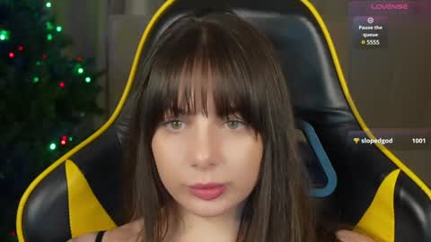 Snapshot of viktoria_storm chatting on 12.15.24 Alisa online show from 12.15.24