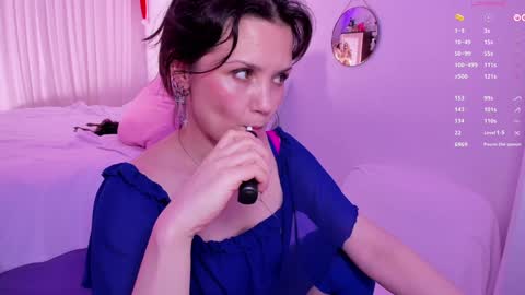 Snapshot of viktoriakiss chatting on 01.28.25 viktoriakiss online show from 01.28.25