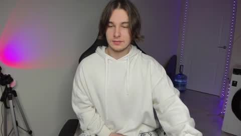 Vincent Strong online show from 12.10.24