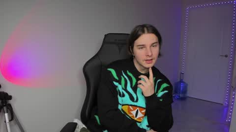 Vincent Strong online show from 12.18.24