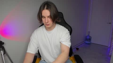 Vincent Strong online show from 12.28.24