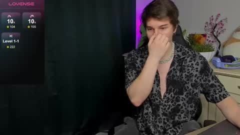 Vincent Strong online show from 10.13.25