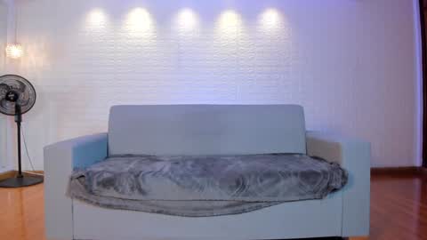 Violett  Everyday From 0530 to 1430 Col Time online show from 01.04.25