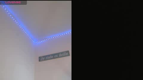 Snapshot of violet_sweet777 chatting on 10.13.25 violeta online show from 10.13.25