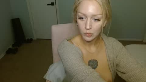 Snapshot of violet_winter97 chatting on 01.23.25 violet_winter97 online show from 01.23.25