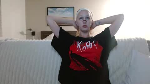 Snapshot of violet_winter97 chatting on 11.05.25 violet_winter97 online show from 11.05.25