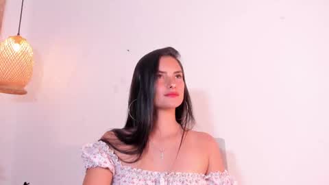 Snapshot of violethilton chatting on 03.11.25 violeth online show from 03.11.25