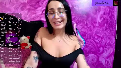 Snapshot of violetita7 chatting on 10.24.25 Violetita de mil colores online show from 10.24.25