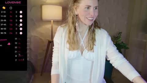 Snapshot of violetplath chatting on 03.09.25 Violet  next stream December 6 online show from 03.09.25