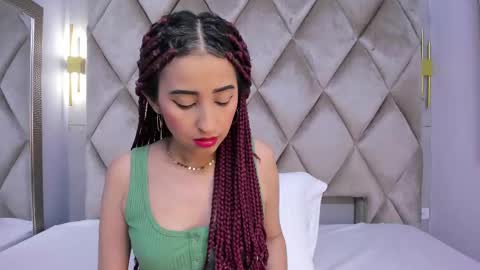 Violett  online show from 10.18.25