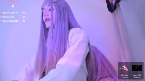 Snapshot of violettbones chatting on 12.19.24 Violett online show from 12.19.24