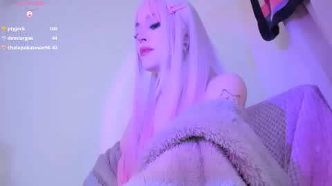 Snapshot of violettbones chatting on 12.28.24 Violett online show from 12.28.24