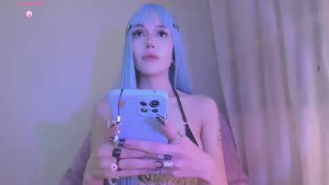 Snapshot of violettbones chatting on 03.04.25 Violett online show from 03.04.25