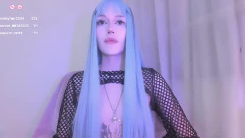 Snapshot of violettbones chatting on 03.06.25 Violett online show from 03.06.25