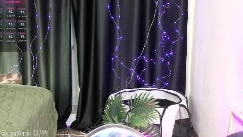 Snapshot of violetvio1ator chatting on 02.20.25 Dommy mommy online show from 02.20.25