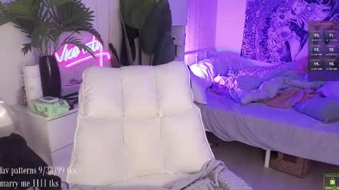 Snapshot of violetvio1ator chatting on 09.22.25 Dommy mommy online show from 09.22.25