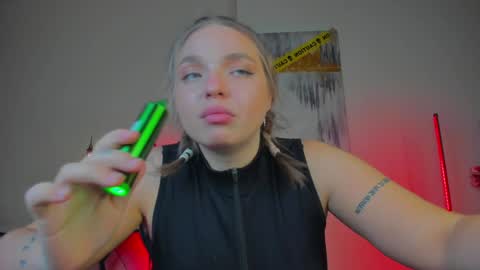 Snapshot of viollasinzz chatting on 01.22.25 Violla online show from 01.22.25