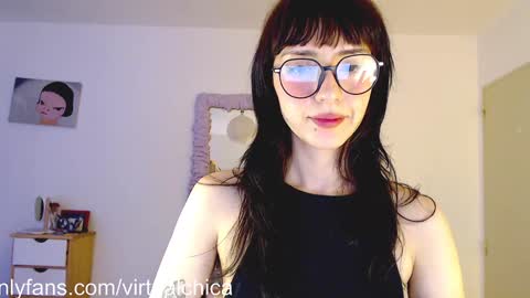 Snapshot of virtualchica chatting on 01.22.25 Minerva online show from 01.22.25
