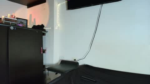 Snapshot of vitoriia_ chatting on 09.27.25 vitoriia_ online show from 09.27.25