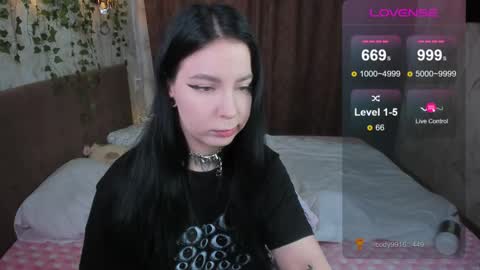 Snapshot of vivi__squirrel chatting on 02.20.25 Vivi online show from 02.20.25