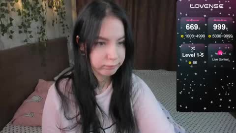 Snapshot of vivi__squirrel chatting on 03.07.25 Vivi online show from 03.07.25