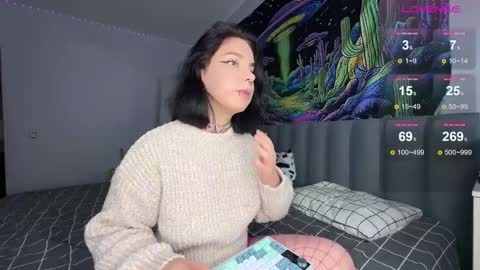 Snapshot of vivi__squirrel chatting on 09.24.25 Vivi online show from 09.24.25