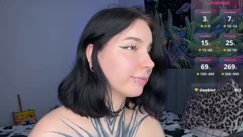 Snapshot of vivi__squirrel chatting on 11.19.25 Vivi online show from 11.19.25