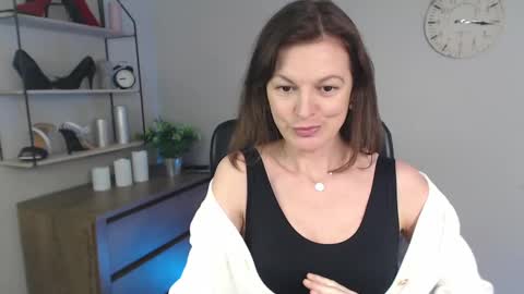 Vivian online show from 03.05.25