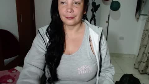 Snapshot of vivian_milf_paint chatting on 09.19.25 vivian_milf_paint online show from 09.19.25