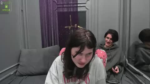 Snapshot of viviarangendy chatting on 10.31.25 VIVIARAGENDY online show from 10.31.25