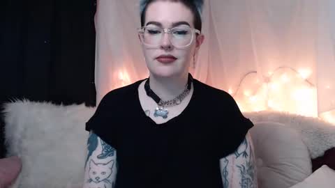 Snapshot of vixinvvitch chatting on 12.27.24 VIXIN online show from 12.27.24