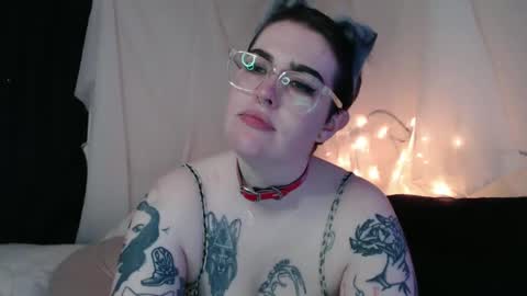 Snapshot of vixinvvitch chatting on 01.24.25 VIXIN online show from 01.24.25