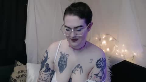 Snapshot of vixinvvitch chatting on 01.31.25 VIXIN online show from 01.31.25