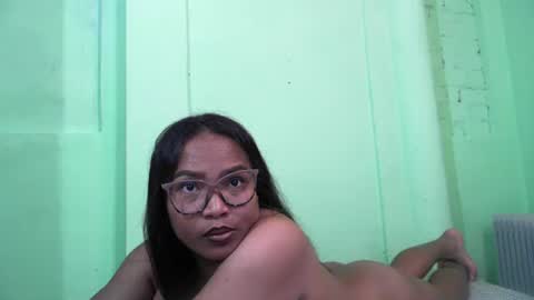 Snapshot of voagelle chatting on 02.26.25 voagelle online show from 02.26.25