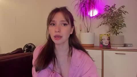 Snapshot of voyliza chatting on 09.29.25 voyliza online show from 09.29.25