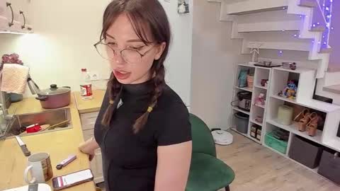 Snapshot of voyliza chatting on 10.05.25 voyliza online show from 10.05.25